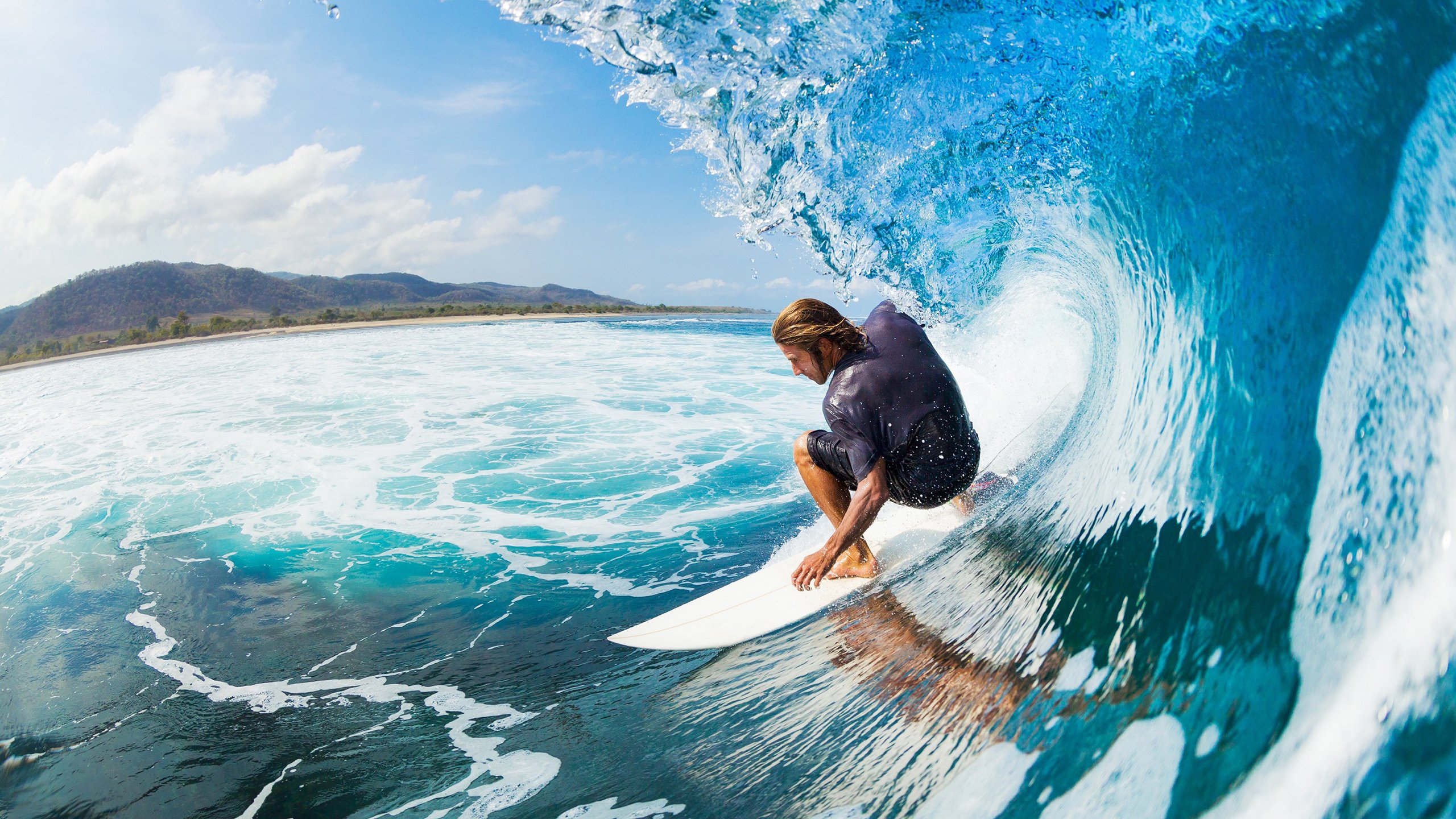 蓝军跨洲完胜展雄风,库尔图瓦零封纪录铸传奇